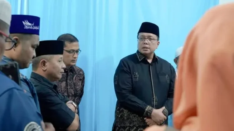 Wabup Ahmad Fadly Sampaikan Duka Cita atas Berpulangnya H. Afrizon