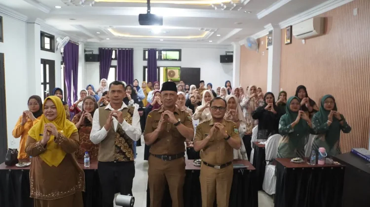 Perkuat Peran di Masyarakat, 40 Kader Tribina Padang Panjang Dilatih KIE