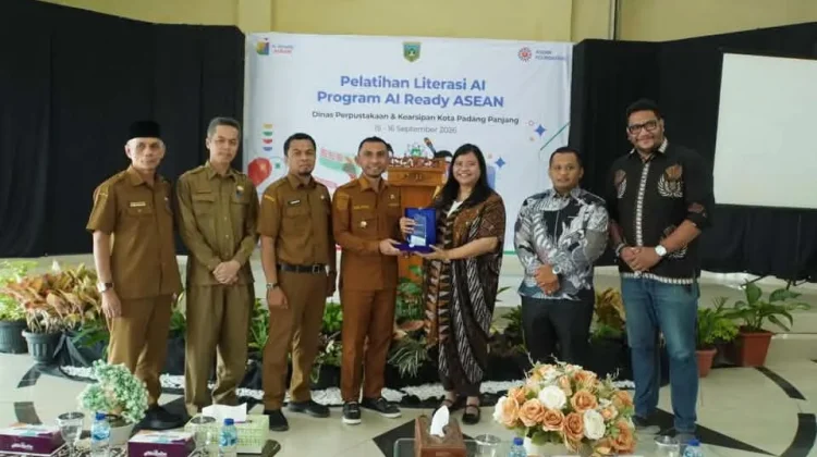 370 ASN, Guru dan Masyarakat Ikuti Pelatihan Literasi AI di Padang Panjang