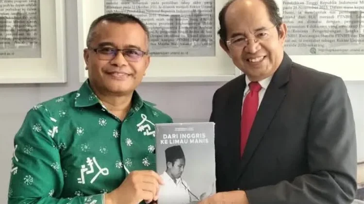 Buku Biografi Prof. Khaidir Anwar Menandai Dies Natalis Ke 70 Unand