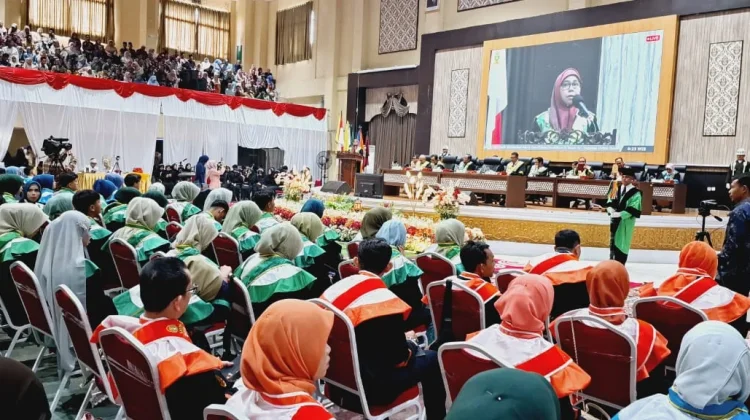 Wisuda Angkatan XIII UIN Bukittinggi: Rektor Tekankan Sarjana Berdampak