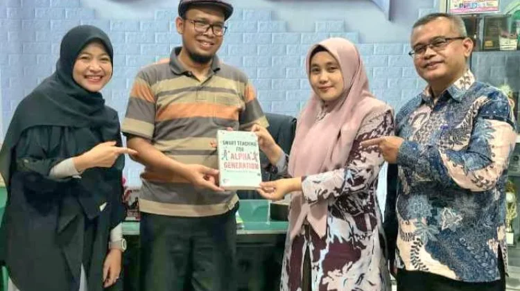 Dosen UM Sumbar Luncurkan Buku Panduan Efektif Mengajar Generasi ALPHA