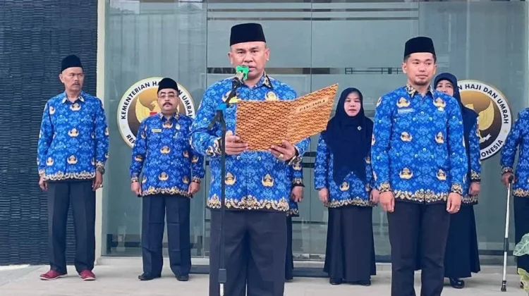 Pimpin Upacara Bendera, Kakankemenag Padang Panjang Tekankan Disiplin