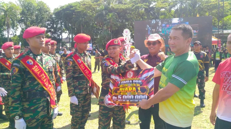 Pangdam XX TIB Serahkan Piala Tabanas, SMA Praja Taruna Sumbar Juara PBB