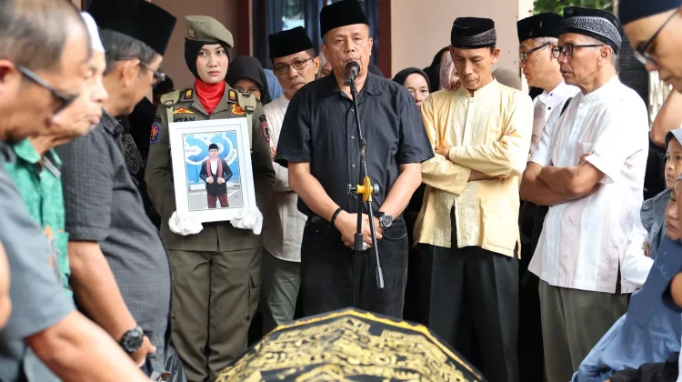 Pemko Payakumbuh Lepas Kepergian Kadisnakerin Yasril di Rumah Duka