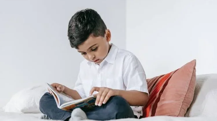 Menumbuhkan Kebiasaan Membaca sejak Anak Usia Dini