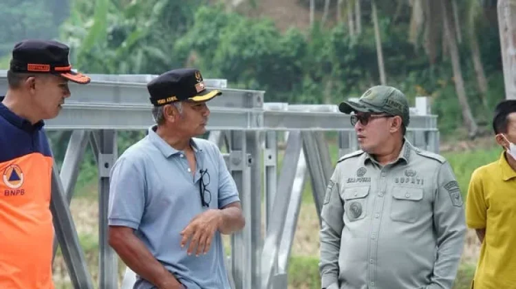 Bupati Eka Tinjau Progres Pembangunan Jembatan Bailey Tanjung Anau