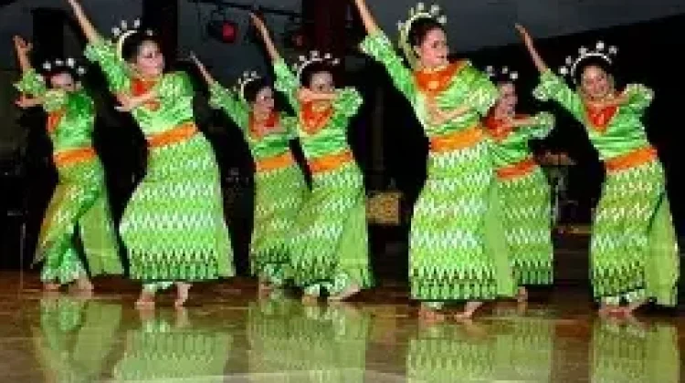 Mengenal Tari Tambu dan Pesan Budaya di Balik Setiap Gerakannya