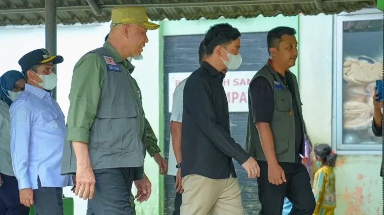 Wapres Gibran Jenguk Korban Banjir Bandang di RSUD Arosuka