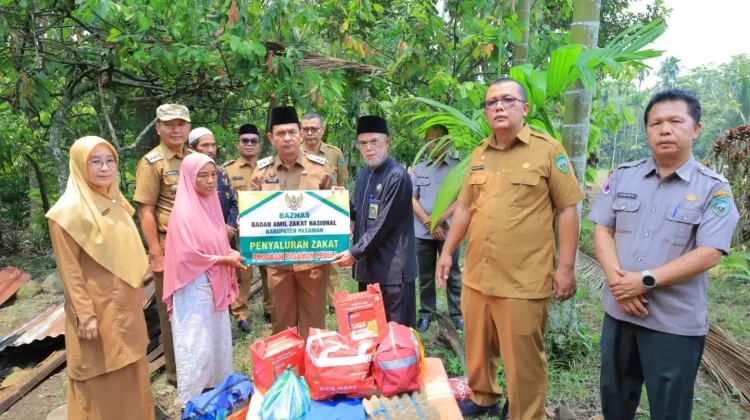 Wabup Pasaman Salurkan Bantuan Korban Angin Kencang