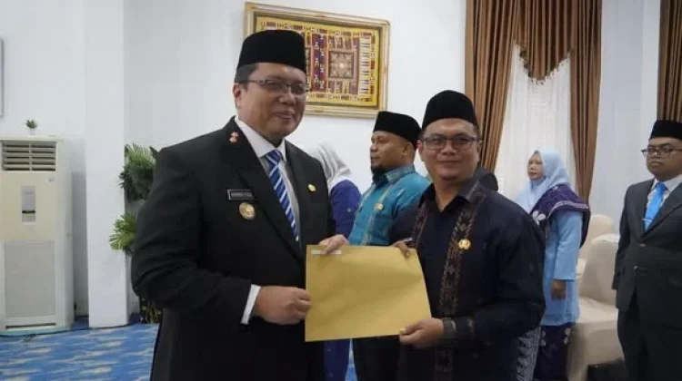 Wabup Lantik 3 PNS Pejabat Manajerial dan Serahkan SK Penugasan Kepsek