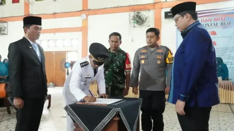Sertijab Camat Lintau Buo Utara dan Lintau Buo, Wabup Ahmad Fadly Dorong Pelayanan P