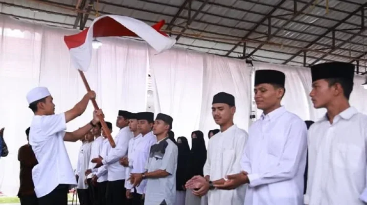 51 Santri Tanah Datar Dilepas ke Timur Tengah