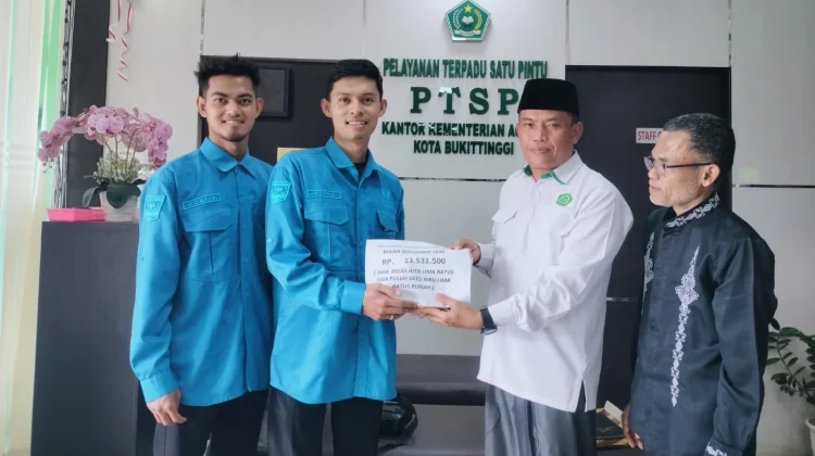 ZIS: Kemenag Bukittinggi Serahkan Rp13,5 Juta ke Baznas