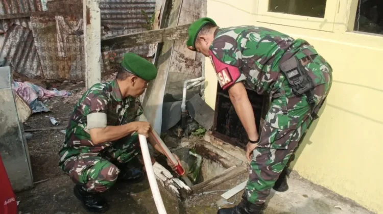 Kodim 0304/Agam Salurkan Air Bersih di Bukit Apik Bukittinggi