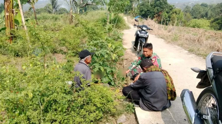 Babinsa Suliki Ajak Warga Waspada Kebakaran Hutan