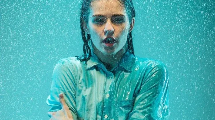 Bahaya Pakai Baju Basah Kehujanan