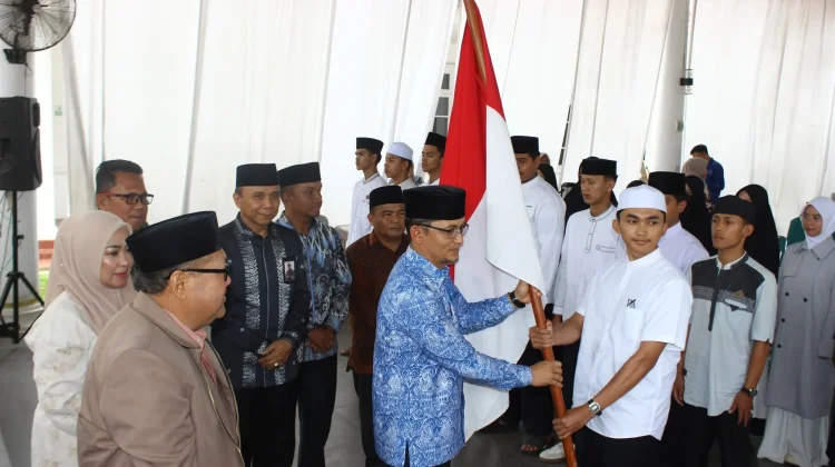Tanah Datar Lepas 51 Santri Studi Timur Tengah