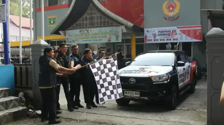 KONI Sumbar Lepas Tim Kirab Api PORPROV XVI Sumbar 2026 ke Nagari Pariangan