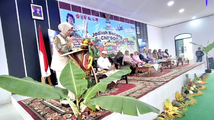 Dewita Nina Paramita: Mewarnai Melatih Motorik Halus Anak