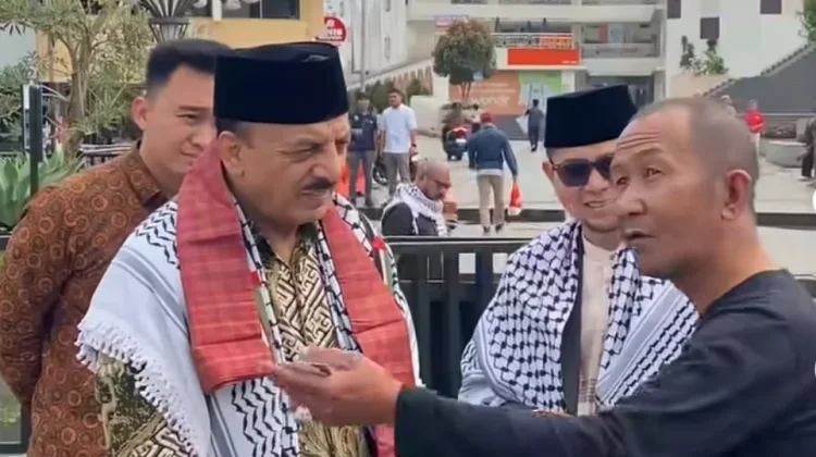 Dubes Palestina Terpukau Pesona Jam Gadang, Naik ke Puncak Bersama Istri