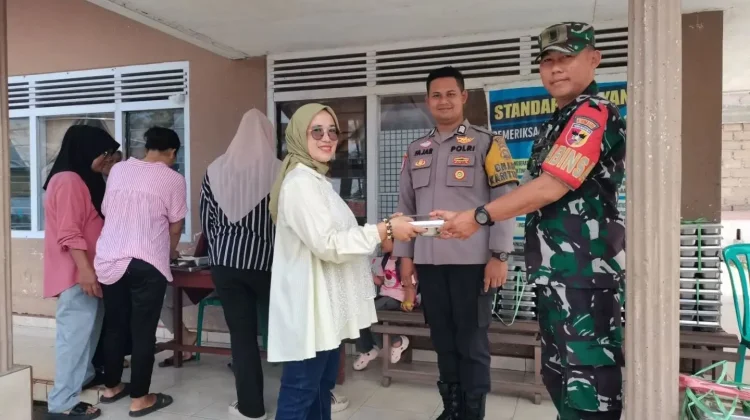 Babinsa Harau Kawal MBG untuk Bumil dan Balita di Tanjung Pati
