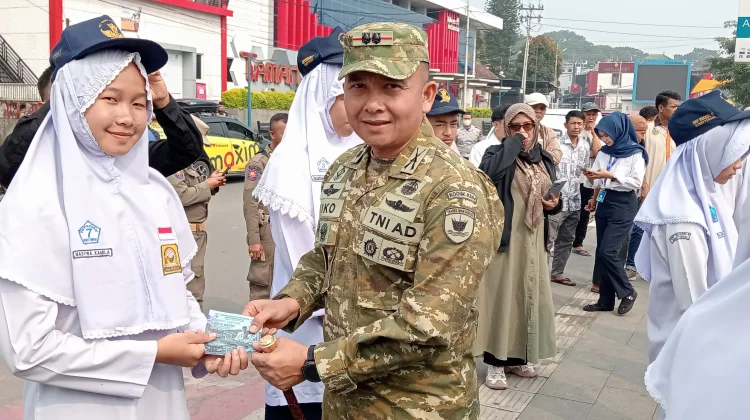 Dandim 0304 Agam Apresiasi Angkutan Sekolah Gratis Bukittinggi