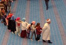 Tradisi Ramah Anak di Masjid Turki Selama Ramadhan