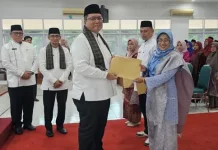 Serahkan SK Bupati kepada 133 Kepala Sekolah TK, SD dan SMP di Kabupaten Tanah Datar