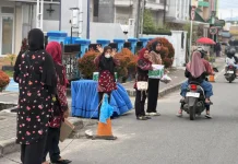 DWP RII Bukittinggi Bagi bagi Takjil