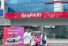 Apresiasi Pelanggan Setia, Telkomsel Serahkan Mobil Listrik BYD Dolphin