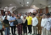 Anggota DPR RI Andre Rosiade Salurkan Paket Sembako untuk Warga Padang Panjang