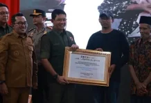 Korban Bencana Hidrometeorologi di Tanah Datar Terima Bantuan Perbaikan Rumah