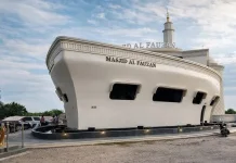 Masjid Kapal Al Fauzan di Pariaman Sumatra Barat