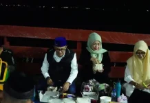 Bupati Tanah Datar Sahur Bersama Penghuni Huntara di Guguak Malalo