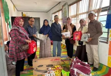 LKKS Padang Panjang Salurkan Bantuan untuk Korban Kebakaran