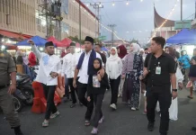 Wagub Sumbar dan Wawako Padang Panjang Berburu Takjil di Pasar Kuliner