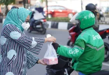 Berbagi Takjil untuk Sesama