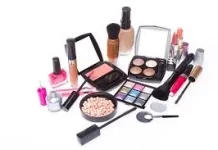 Dampak Make Up Berlebihan bagi Kulit