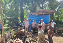 Polsek Pasaman Hadiri Takziah Korban Pohon Tumbang Jorong Rimbo Janduang
