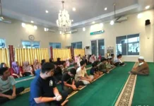 Masjid Ar-Raudhah Santuni Yatim dan Serahkan Zakat Jelang Idul Fitri 1447 H