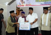 Safari Ramadan di Tanah Datar, Wagub Sumbar Bantu Masjid Al Amin Rp50 Juta