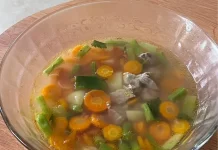 Sup daging, campur wortel, kentang, dan buncis