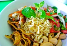 Bijak Menikmati Instant noodles dalam Pola Makan Harian