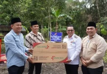 Letakan Batu Pertama Rumah Layak Huni, Bupati Eka Putra Apresiasi Perantau
