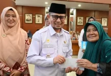 Pemko Bukittinggi Salurkan Bantuan Sembako dan PKH bagi 394 Penerima Baru