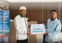 BAZNAS Padang Panjang Salurkan Bantuan ke Mustahik, Bantu Biaya Pengobatan Anak