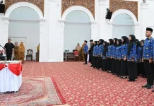 Wako Ramlan Serahkan SK 58 PNS dan SK Pensiun Melfi Abra, Tekankan Profesionalisme