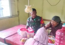 Babinsa Koramil 02/Pangkalan Pererat Silaturahmi dengan Warga melalui Komsos