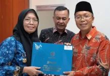 Eriyanti Terima Satyalancana, Bukti Pengabdian Tiga Dekade Penuh Dedikasi